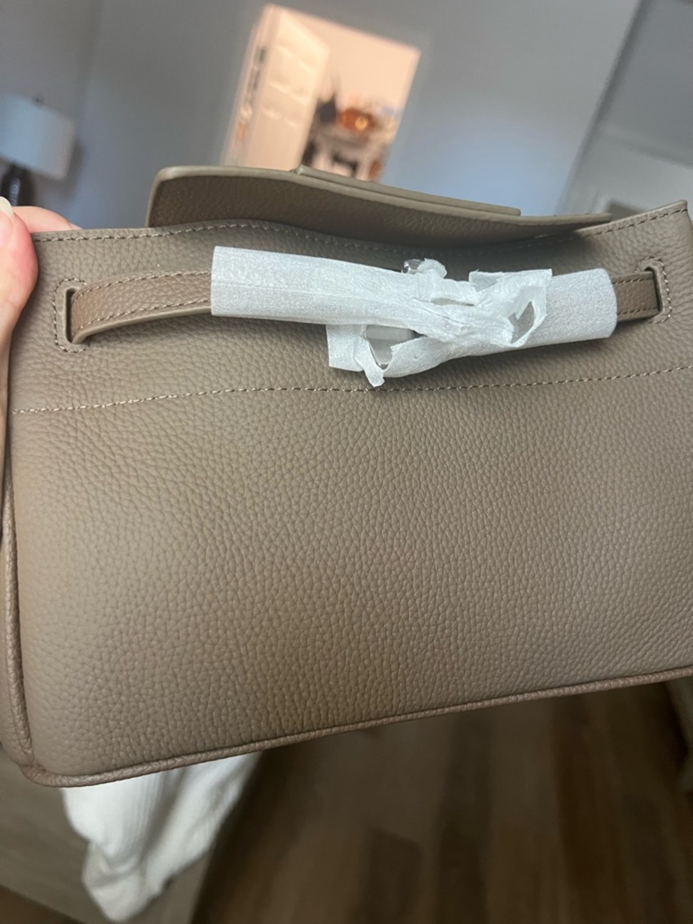 Elegant Tan Leather Women's Bag - Picture 3 of 5
